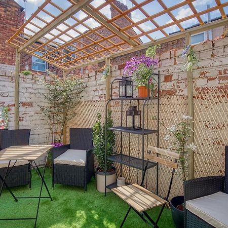 *New* Chester Canal Side 2 Bed Character Home Екстериор снимка