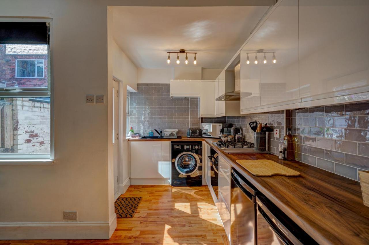 *New* Chester Canal Side 2 Bed Character Home Екстериор снимка
