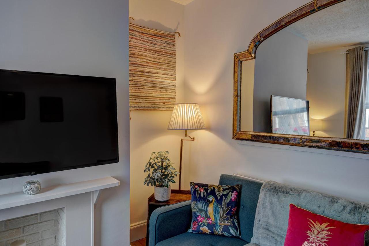 *New* Chester Canal Side 2 Bed Character Home Екстериор снимка